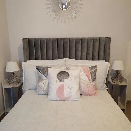 Bellerose Apartment *